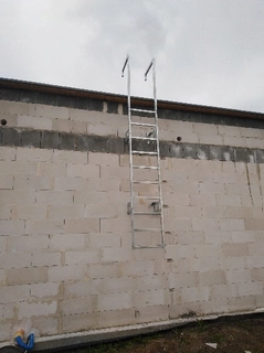 Rebrík - Evakuačný rebrík na streche. Žiadny kôš 750 cm 24 hodín