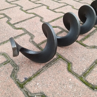 Slimák (zmija) z 12 mm plochej bytu